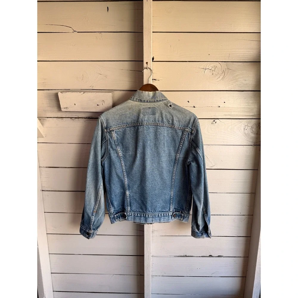 Vintage Levis 70506 0214 Denim Trucker Jacket Light Wash Blue Mens 40 Distressed